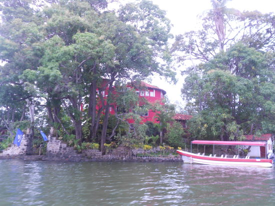 Eine der Inseln, besetzt von einem reichen Amerikaner...