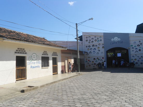 "Carita Feliz" - eine Schule fuer arme Kinder...