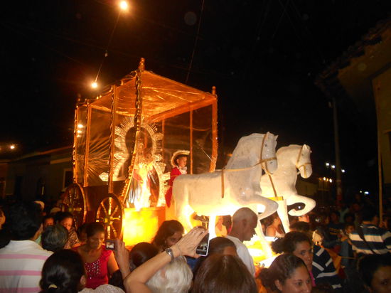 Die Jungfrau Maria wurde in der Festwoche durch alle Strassen getragen...