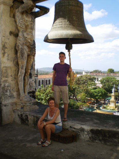 Mutti und Hermanito (=Steffele) auf der Kathedrale!