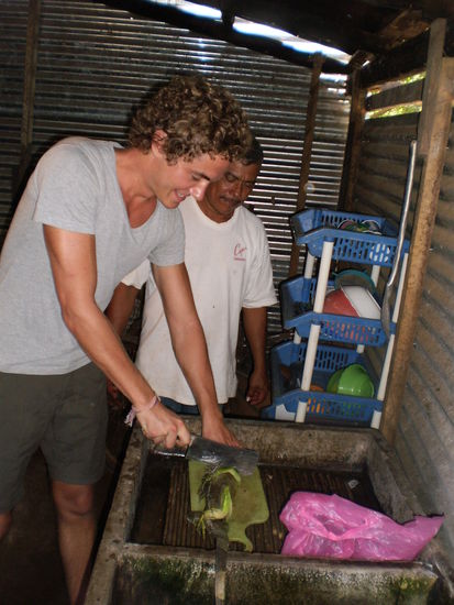 Mit dem stumpfen Hackebeil machten wir uns an die Arbeit!