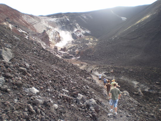 Wanderung in den Krater hinein...