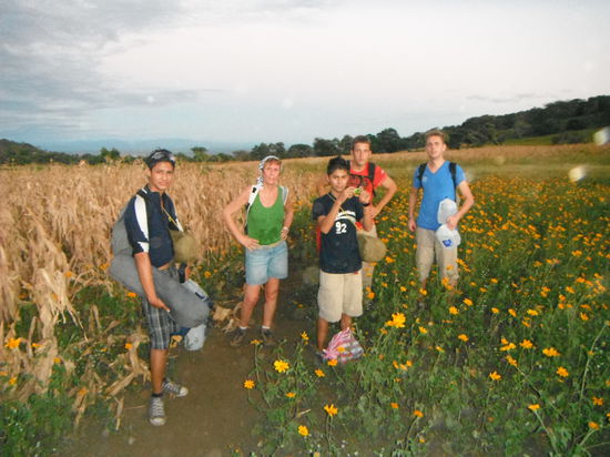 Unser 17 jaehriger Guide mit seinem 14 jaehrigen Cousin!