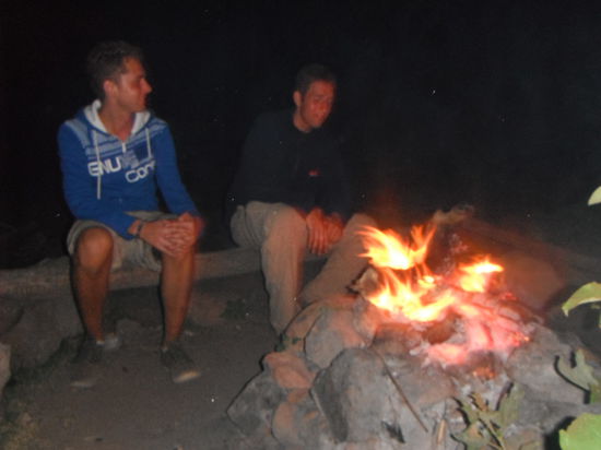 Abendessen am Lagerfeuer