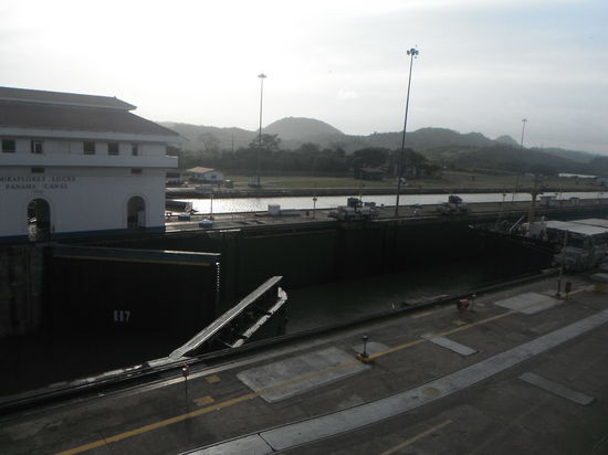 3. Wasserlevel wird gesenkt und Schleuse geoeffnet!