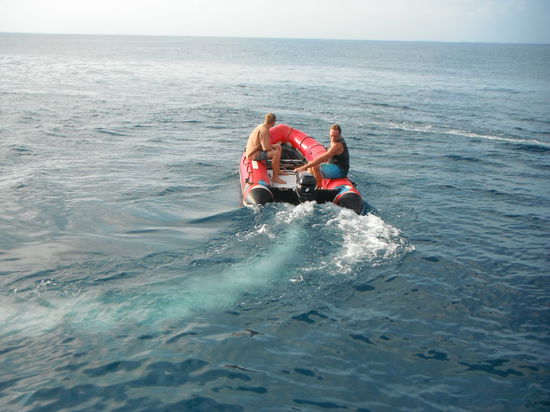 Kaptain John auf dem Beiboot!