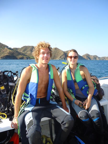 Veronika und ich auf dem Weg zum ersten Tauchgang!