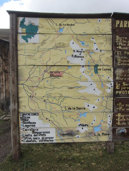 Unsere Wanderung sollte uns um die schneebedeckten Berge fuehren...