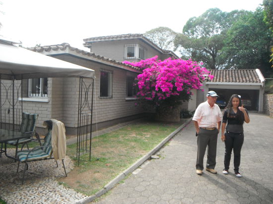 Roberto Escobar vor seinem Anwesen!