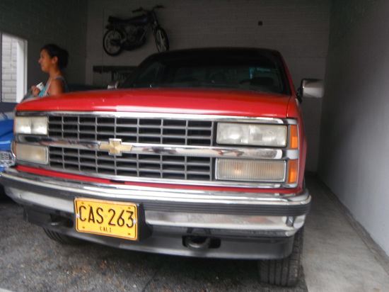 Ein ehemaliges Fluchtfahrzeug mit Schussloecher!