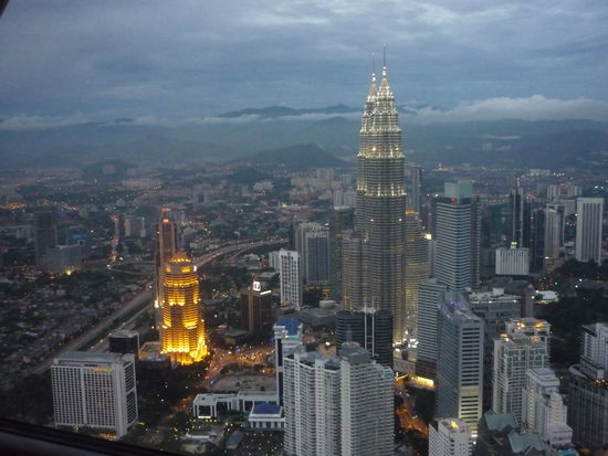 Die Aussicht vom KL-Tower auf die Petronas Twin Towers