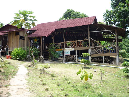 Das Restaurant mit Frühstück/ Lunch-Snacks/ Dinner