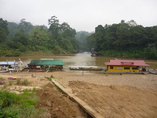 ein paar Restaurantboote