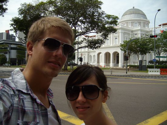 wir - im Hintergrund das National Museum