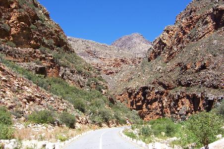 Durch die Swarten Berge fuhren wir zum Karoo-Nationalpark