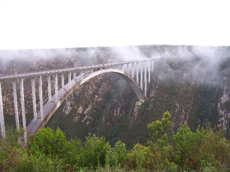 Die Bloukran Bridge ist die 4. hoechste Bruecke der Welt mit 216m!