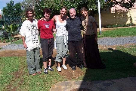 Josh, Manu, Kriss, Andrew und Astrid (von links nach rechts)