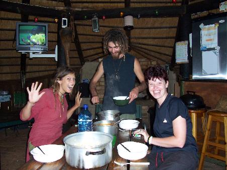 Beim gemeinsamen Abendessen mit Astrid und Josh