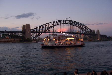 Die Harbour Bridge bei Sonnenuntergang