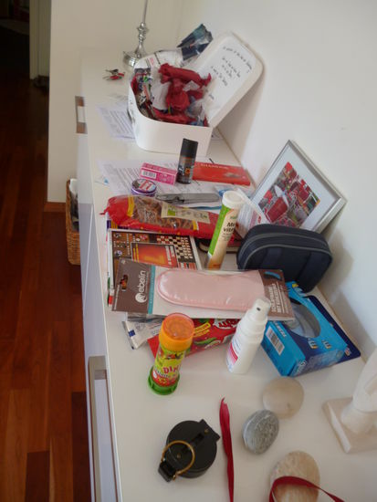 Meine supergeilen Geschenke ihr seit echt die Besten !  Am geilsten sind die Seifenblasen .. ich hab sie ausgepackt und war total verwirrt und Juri meinte: " Hey denk mal die sitzt an irgend einem Strand und bist traurig und dann hast du keine Seifenblasen dabei .. das wär doch echt scheiße ! 