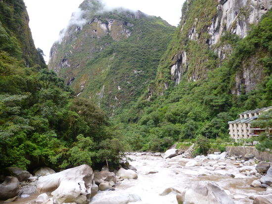 Rio Negro in Aguas Calientes am naechsten Morgen