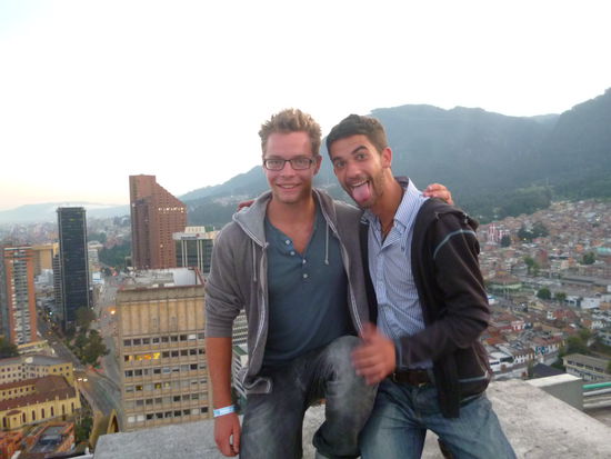 morgens um 6 nach einer Aftershowparty in einem Hochaus .. 32 stock  YEA zusammen mit Nick  die geile Sau  ( der taucht auch später wieder auf )