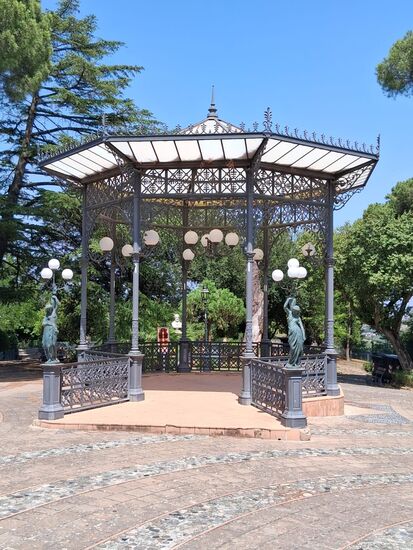 Im Park des Palazzo Margeritha.