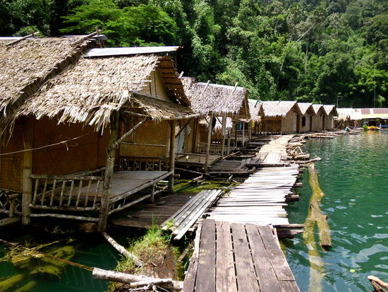 Rafthaus auf dem See