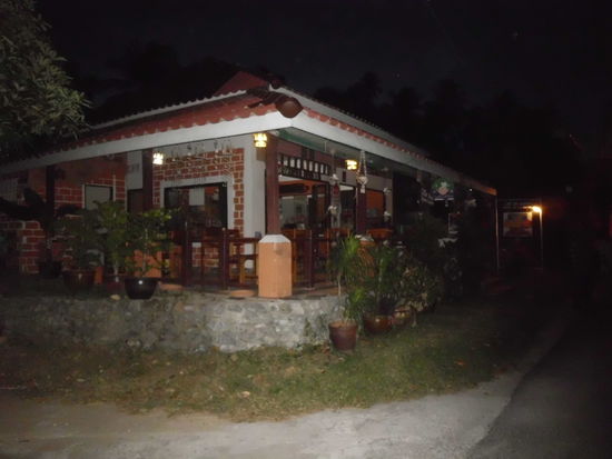 Das "White Beach Restaurant am Abend