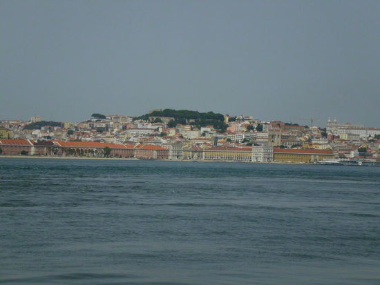 Blick auf Lissabon von der Fähre