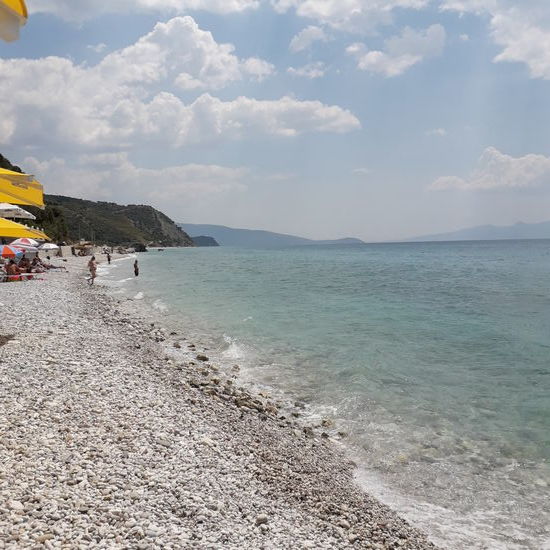 Der "Sandstrand" laut Trescher ist ein grober Kies-Steinstrand