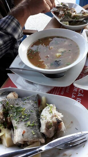 Eine Portion Fischsuppe