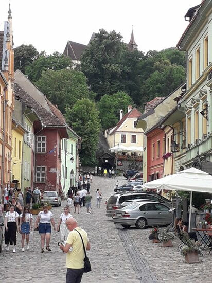 Weg zur Schülertreppe
