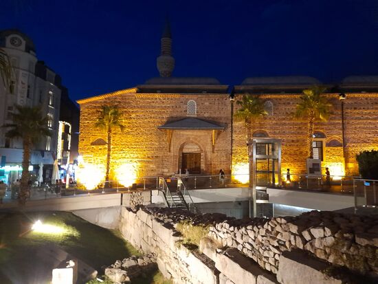 Die Moschee bei Nacht