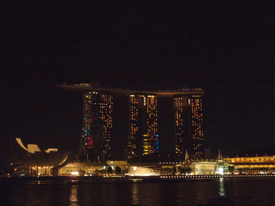 Mandarin Bay-Building bei Nacht...unfassbar