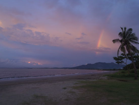 Schoener Sonnenuntergang am ersten Abend, nach dem Regenbogen kommt allerdings: REGEN!