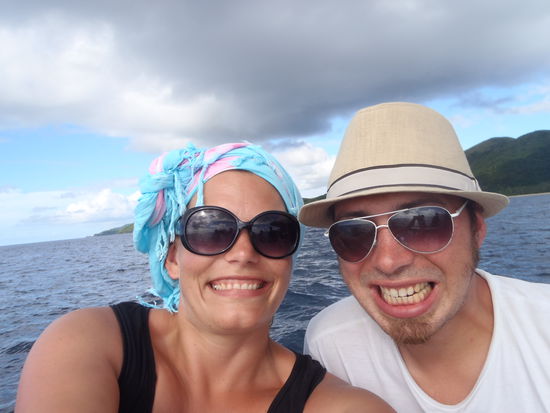 Wir aufm Fishing Tripp, gute Miene zum bösen Spiel: Nix gefangen...außer jede Menge Sonne!