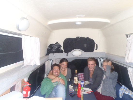 Auch mit 4 Leuten bietet der Cheape noch Partykomfort!