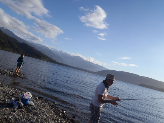 Angeln am Mapouri See mit Ausblick auf den Mount Cook