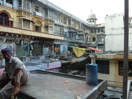 Basare in Old-Delhi. Wir haben leckere Gewuerze und Tee gekauft