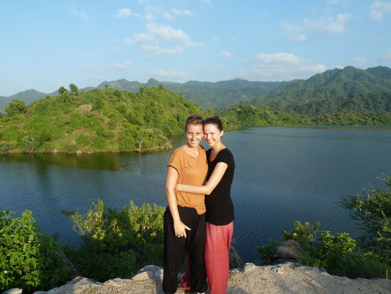 Natur pur, siehe Monas Hose, fast bis zur Huefte nass!!!