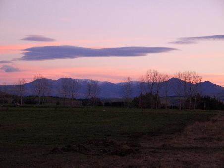 Ein letzter Blick auf die Berge in der untergehenden Sonne