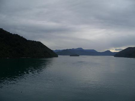 Am Marlborough Sound entlang fahren wir Richtung Wellington