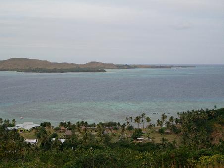 Blick vom hoechsten Punkt der Insel auf unser Resort.
