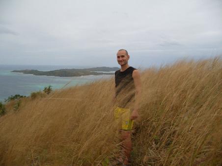 Daniel im wogenden Gras