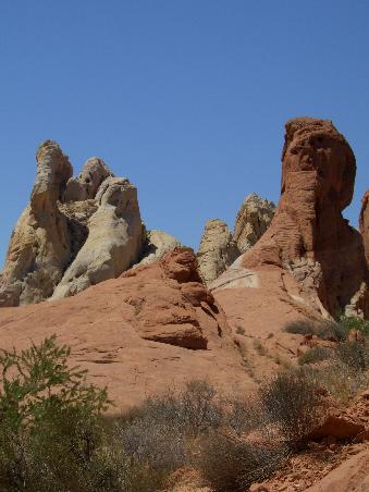 Hier kann man die unterschiedlichen Farben der Felsen gut sehen.