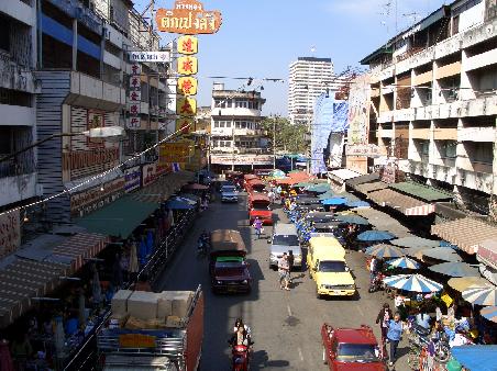 Einer der vielen Maerkte in Chiang Mai, in dem auch ganz leckere Gerichte verkauft werden