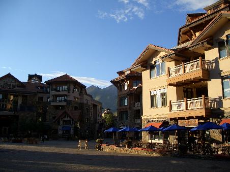 Mountain Village in den letzten Sonnenstrahlen.