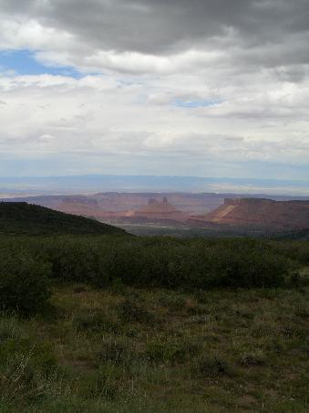 Blick vom La Sal Loop auf einen Teil des Arches Nationalparks.