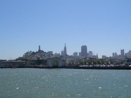 Blick auf San Francisco bei der Rueckfahrt von Alcatraz